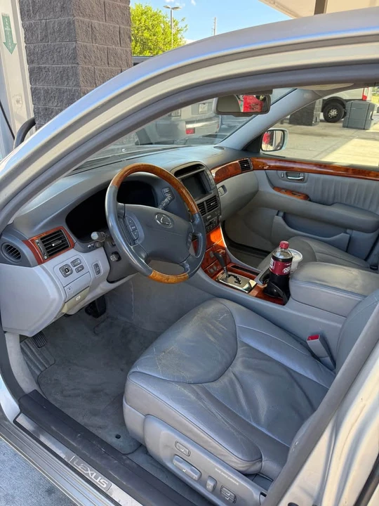 2005 Lexus LS 3rd Gen - Image 3 of 9