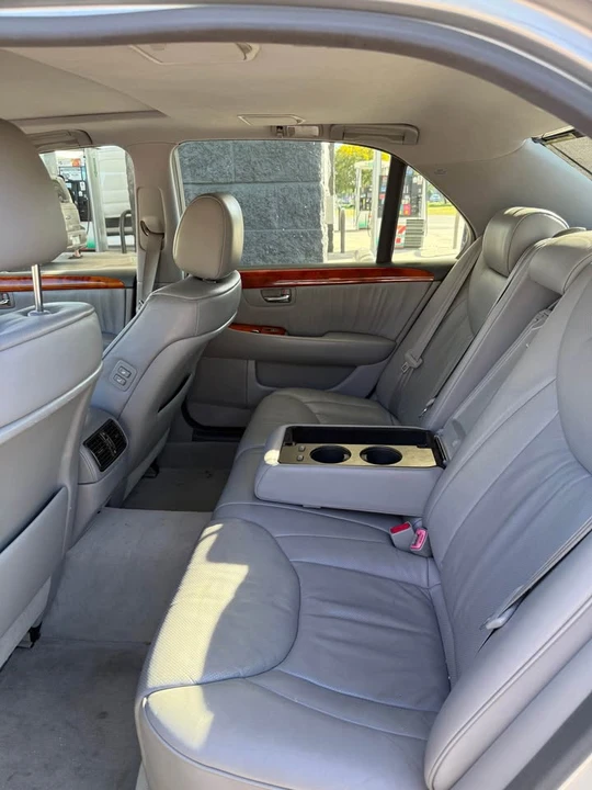 2005 Lexus LS 3rd Gen - Image 4 of 9