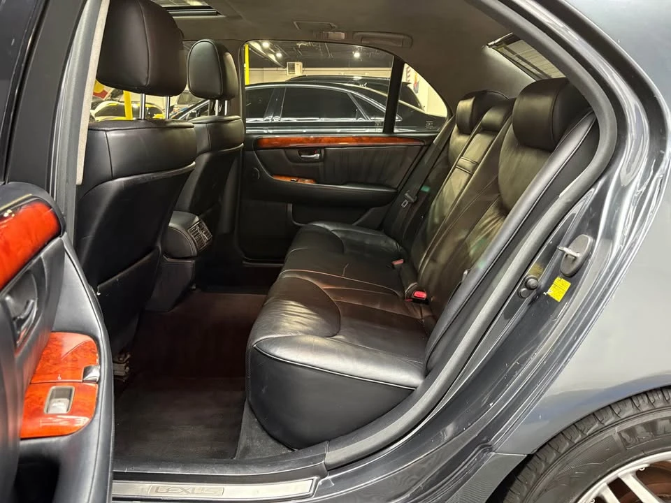 2005 Lexus LS 3rd Gen - Image 13 of 15