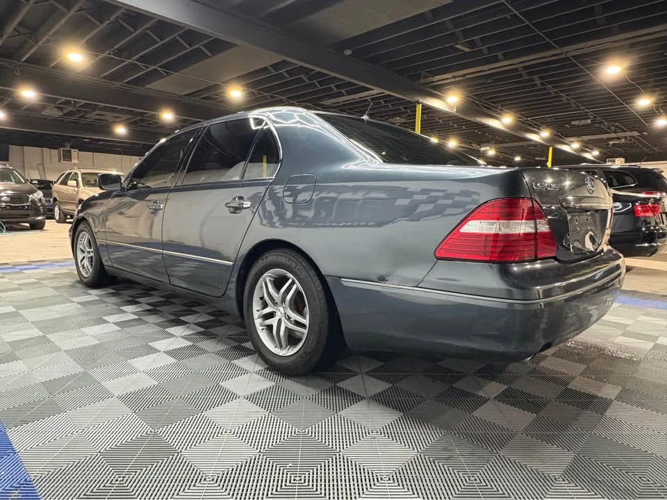 2005 Lexus LS 3rd Gen - Image 4 of 15