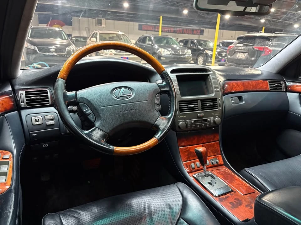 2005 Lexus LS 3rd Gen - Image 11 of 15