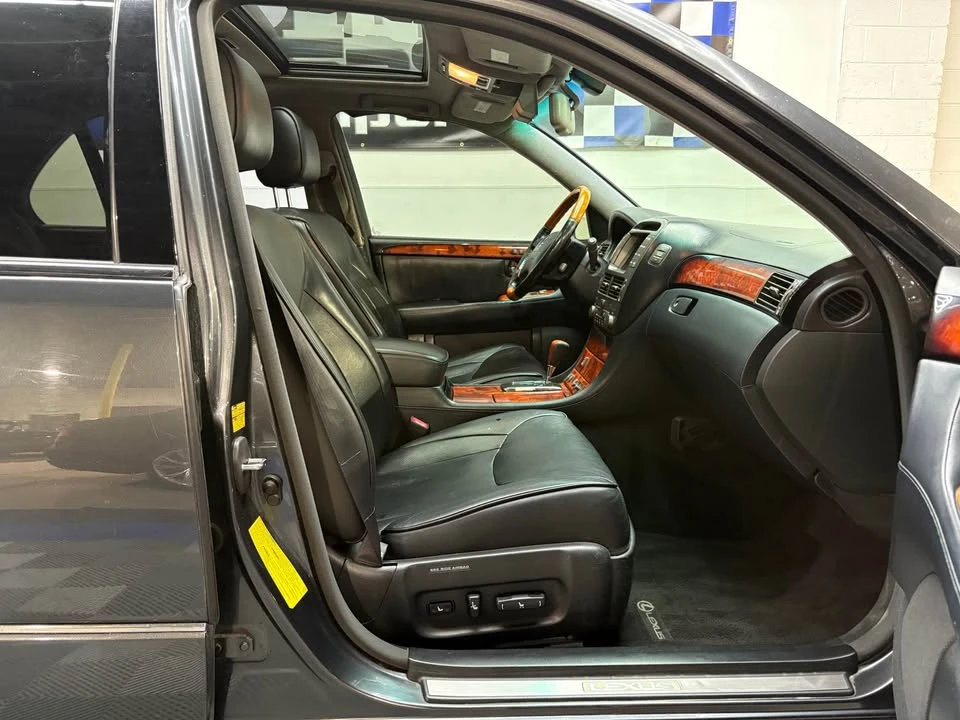 2005 Lexus LS 3rd Gen - Image 14 of 15