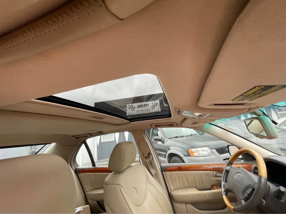 2005 Lexus LS 3rd Gen - Image 18 of 20