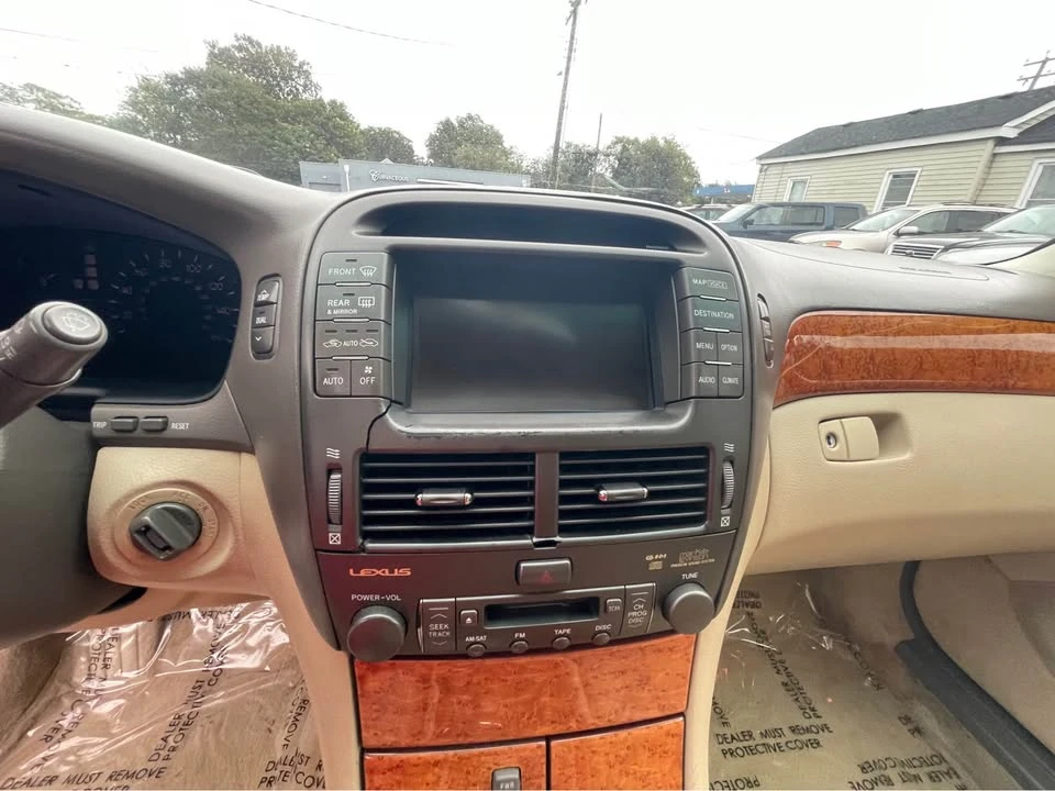 2005 Lexus LS 3rd Gen - Image 15 of 20