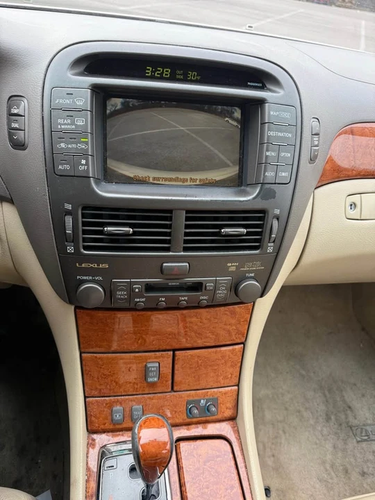 2005 Lexus LS 3rd Gen - Image 8 of 10