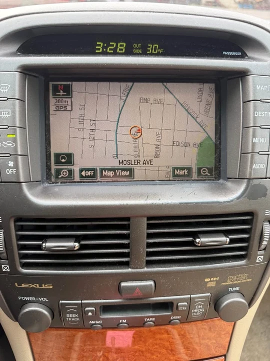 2005 Lexus LS 3rd Gen - Image 7 of 10
