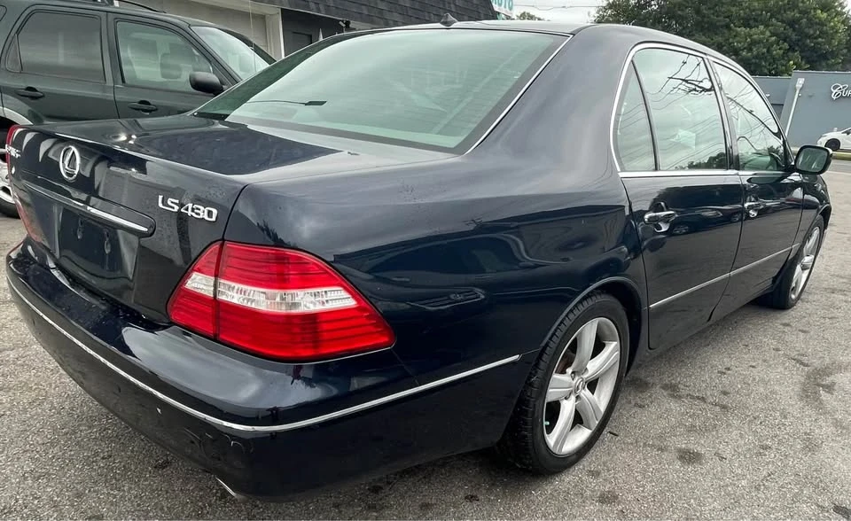 2005 Lexus LS 3rd Gen - Image 9 of 20