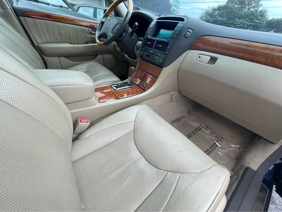 2005 Lexus LS 3rd Gen - Image 17 of 20