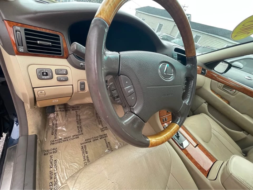 2005 Lexus LS 3rd Gen - Image 13 of 20