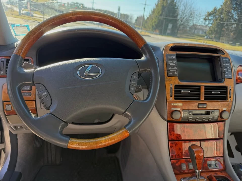 2005 Lexus LS 3rd Gen - Image 6 of 8