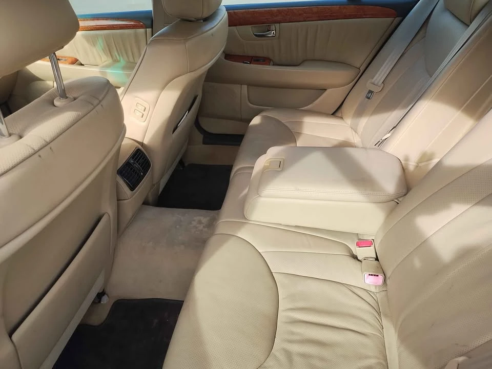 2005 Lexus LS 3rd Gen - Image 10 of 18
