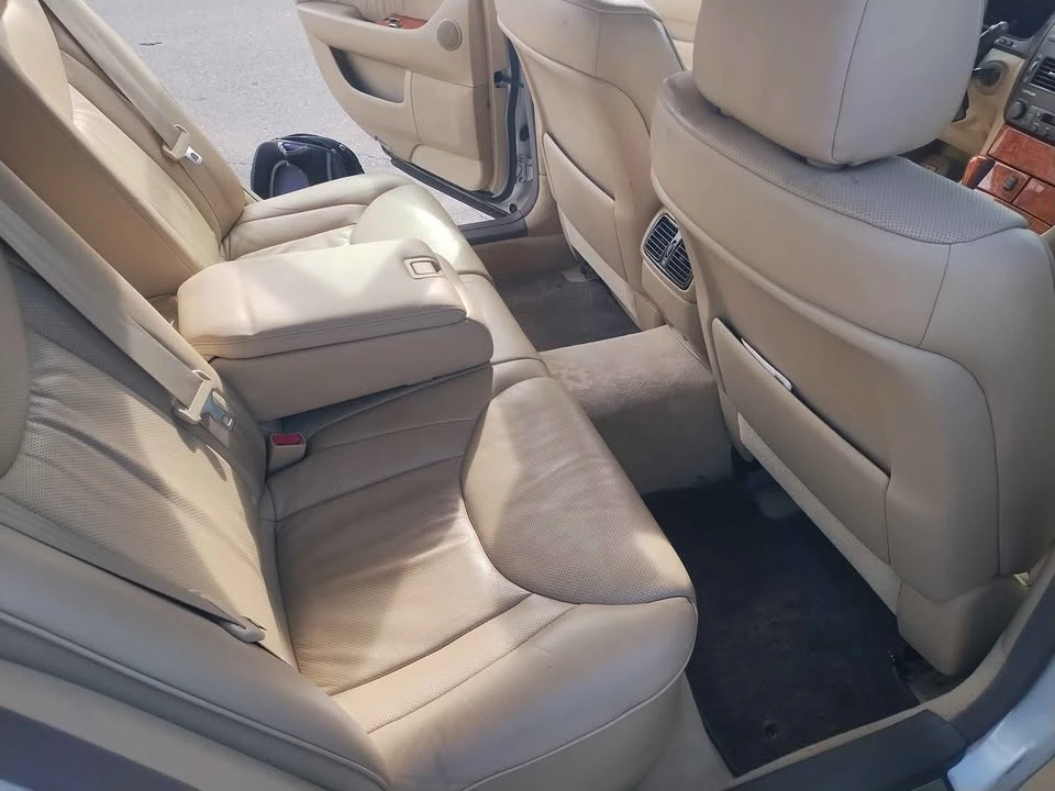 2005 Lexus LS 3rd Gen - Image 11 of 18