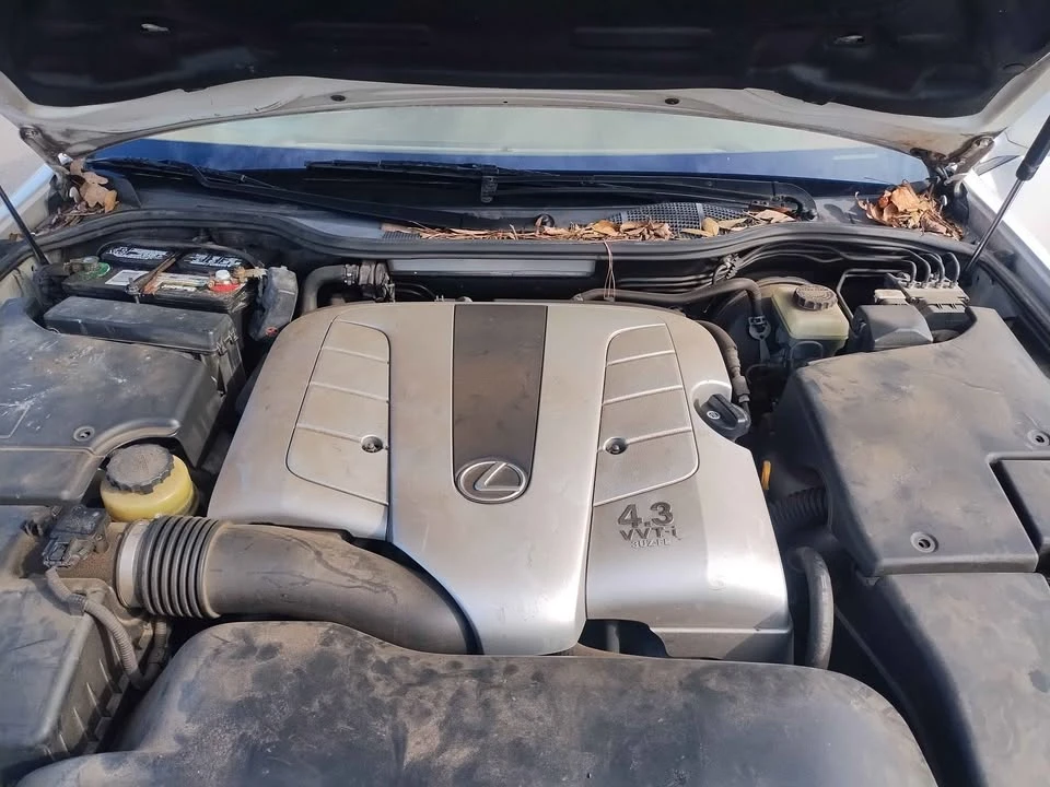 2005 Lexus LS 3rd Gen - Image 16 of 18