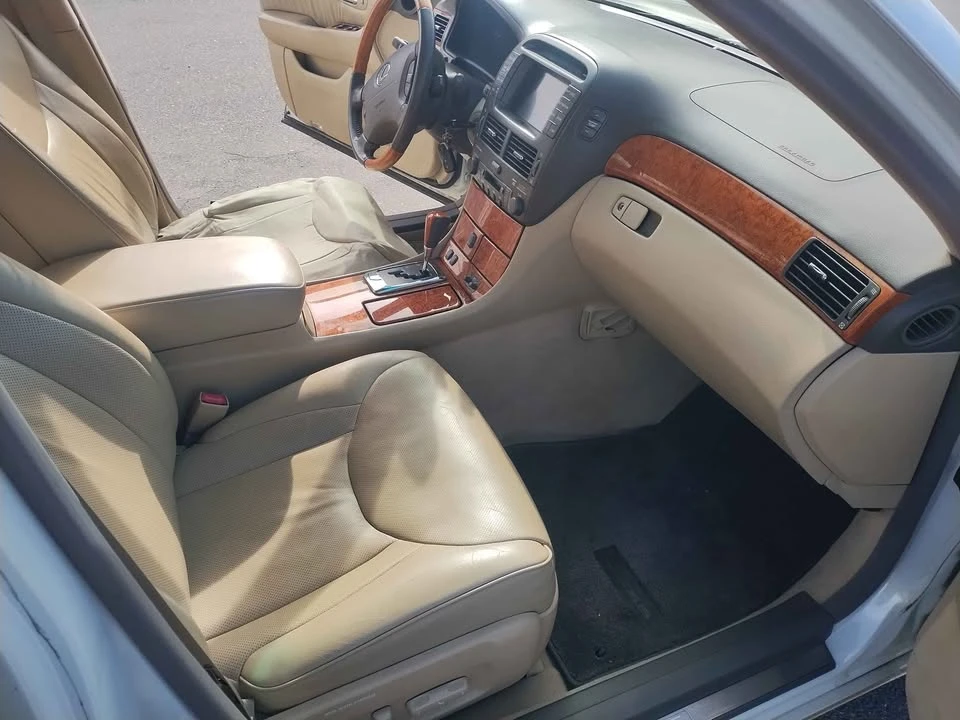2005 Lexus LS 3rd Gen - Image 14 of 18
