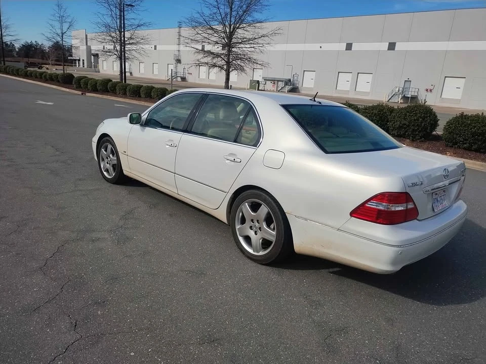 2005 Lexus LS 3rd Gen - Image 4 of 18