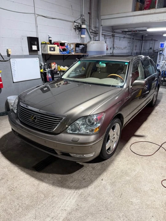 2005 Lexus LS 3rd Gen - Image 2 of 11