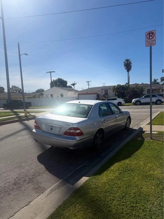 2005 Lexus LS 3rd Gen - Image 3 of 6