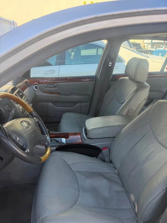 2005 Lexus LS 3rd Gen - Image 5 of 6