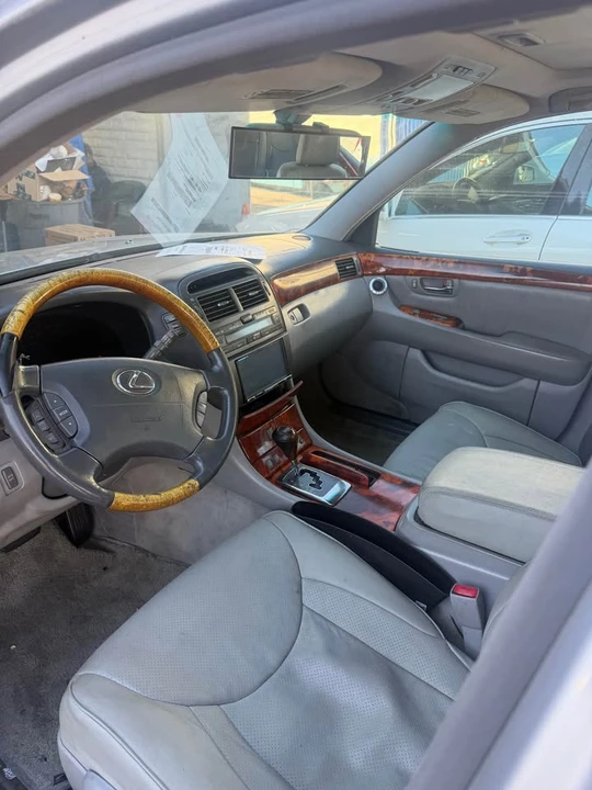 2005 Lexus LS 3rd Gen - Image 6 of 6