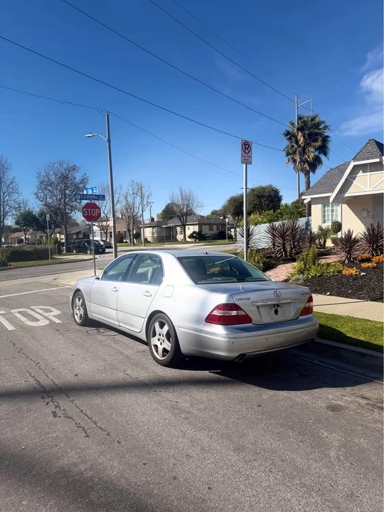 2005 Lexus LS 3rd Gen - Image 4 of 6