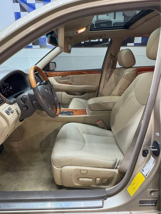 2005 Lexus LS 3rd Gen - Image 16 of 20