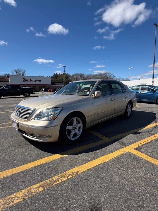 2005 Lexus LS 3rd Gen - Image 2 of 9