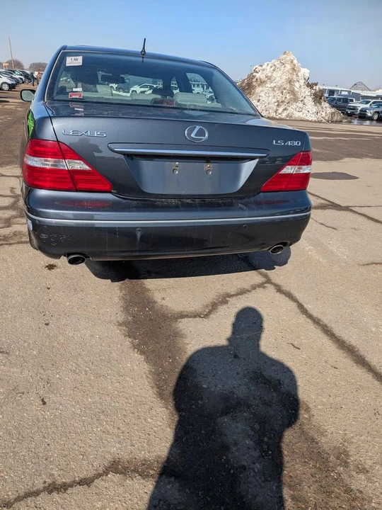 2005 Lexus LS 3rd Gen - Image 16 of 21