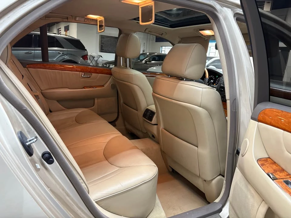2005 Lexus LS 3rd Gen - Image 19 of 20