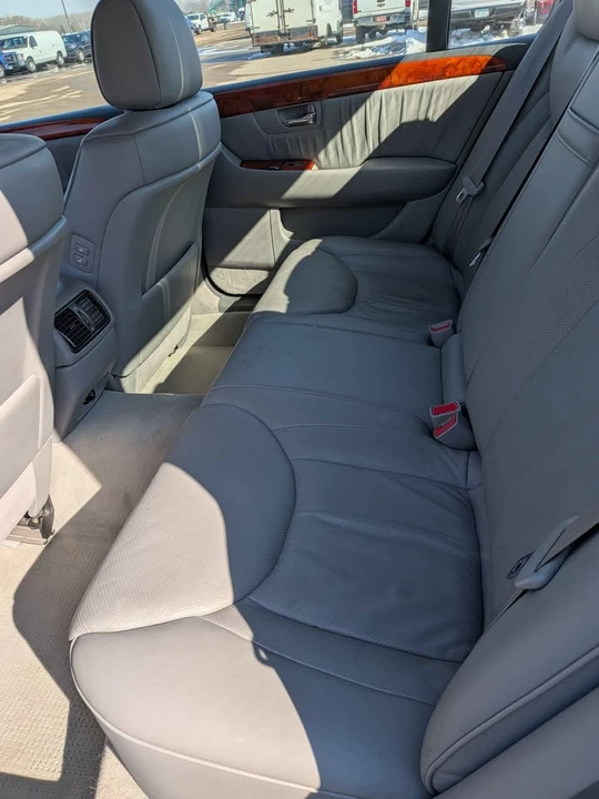 2005 Lexus LS 3rd Gen - Image 12 of 21