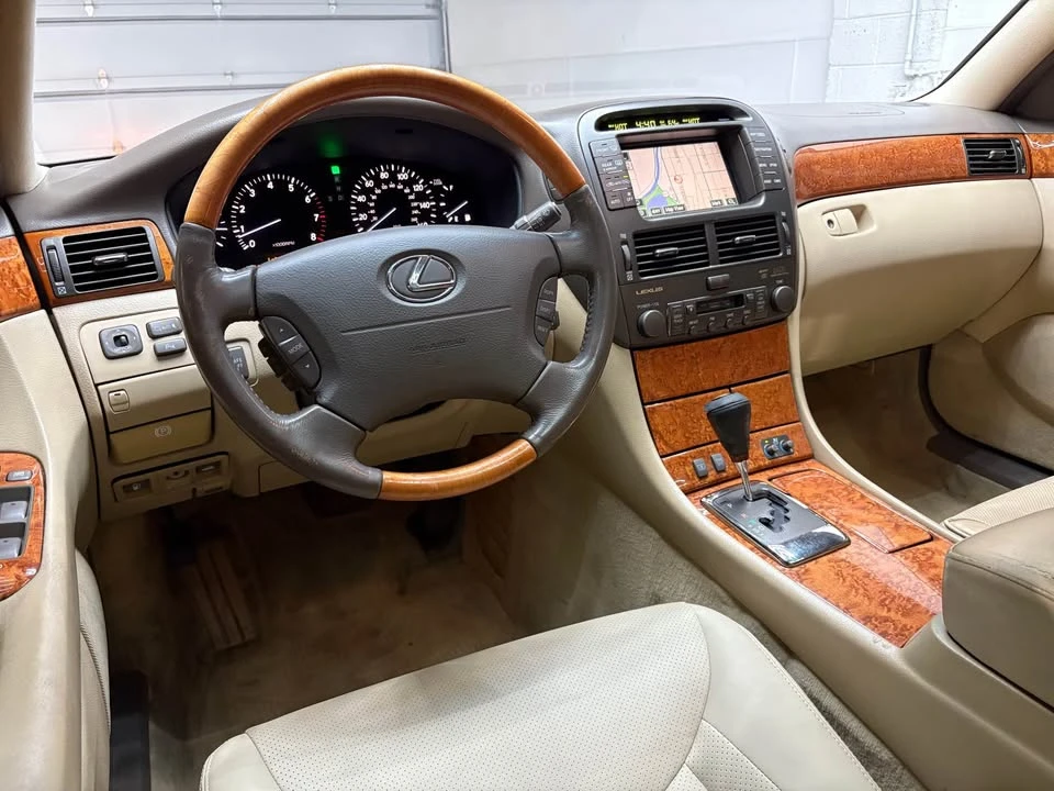 2005 Lexus LS 3rd Gen - Image 13 of 20