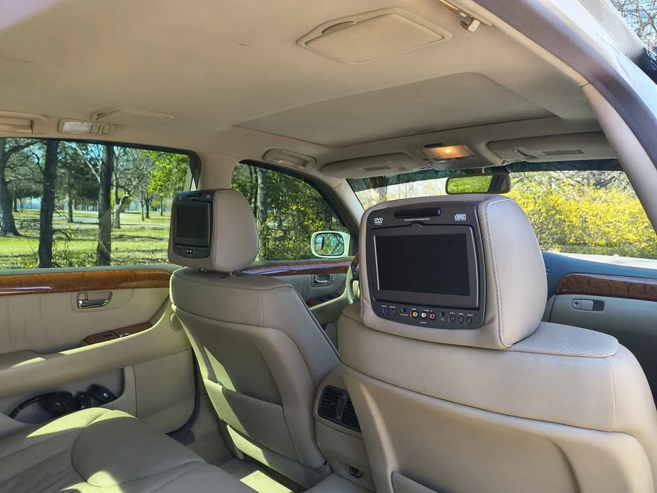 2005 Lexus LS 3rd Gen - Image 12 of 16