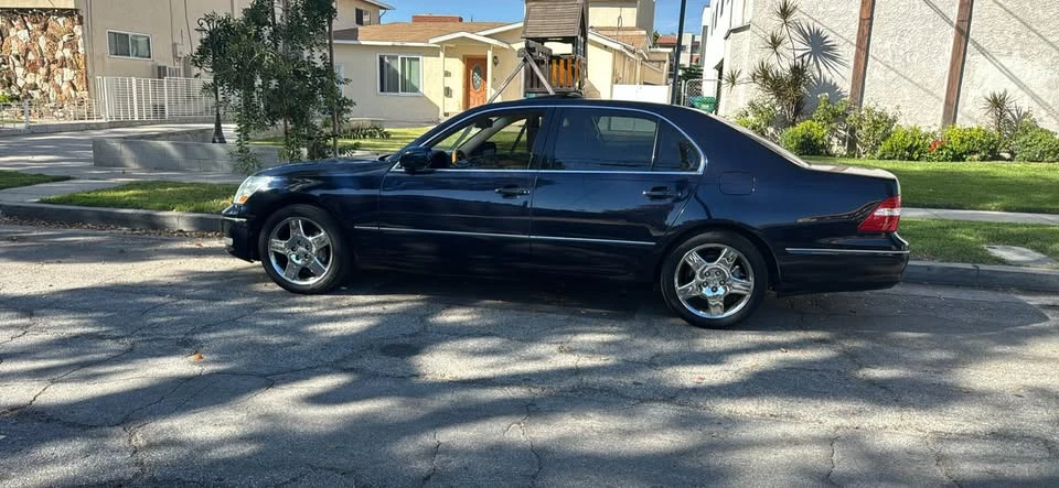 2005 Lexus LS 3rd Gen - Image 2 of 5