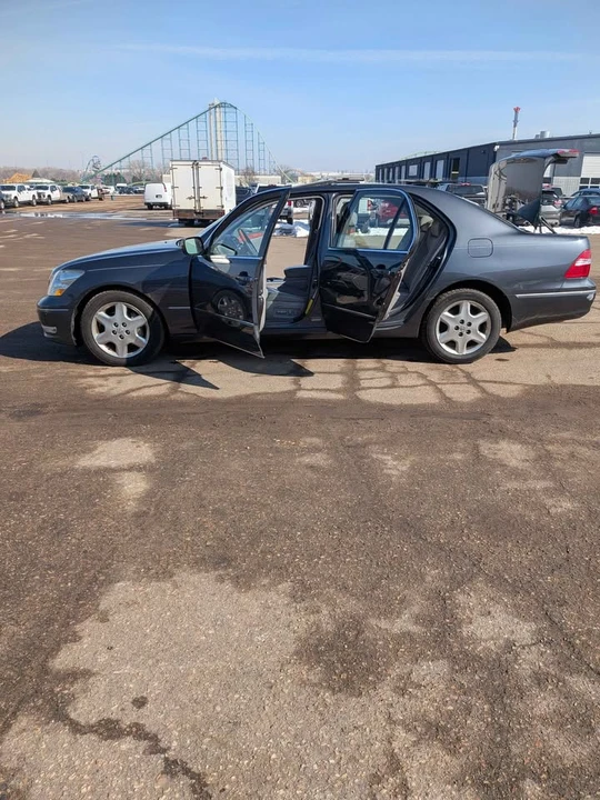 2005 Lexus LS 3rd Gen - Image 18 of 21