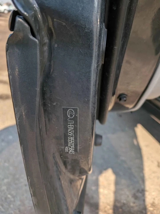 2005 Lexus LS 3rd Gen - Image 10 of 21