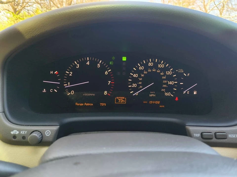 2005 Lexus LS 3rd Gen - Image 15 of 16