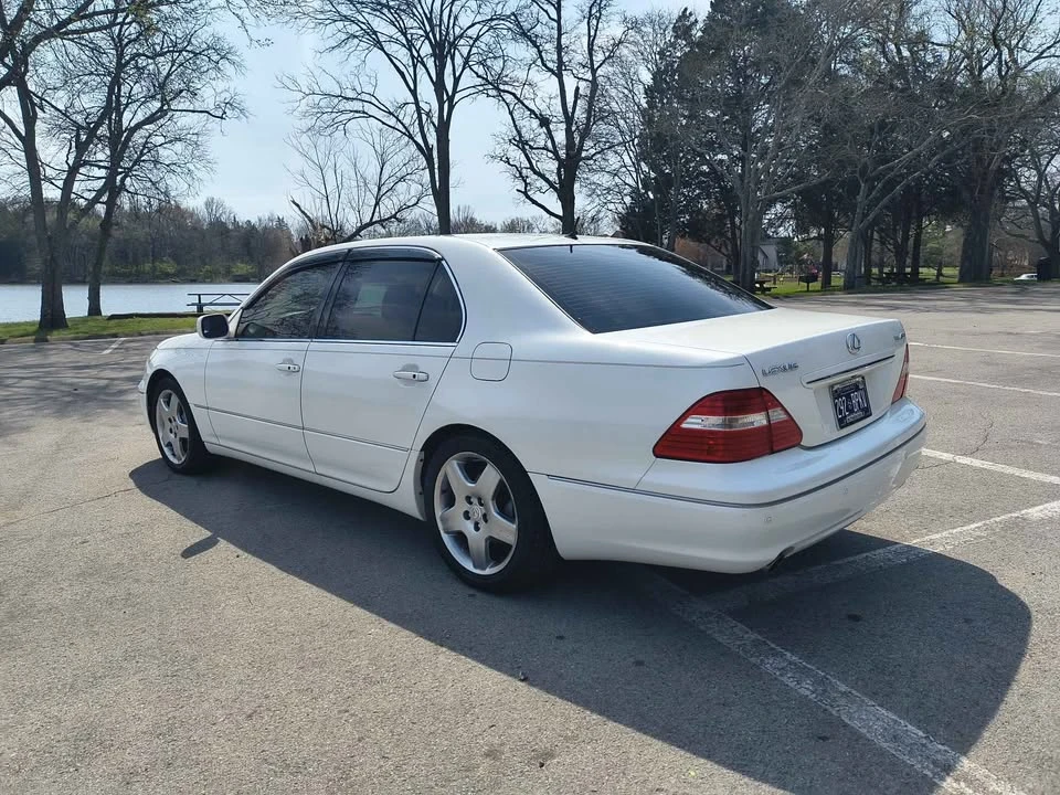 2005 Lexus LS 3rd Gen - Image 2 of 16