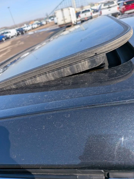 2005 Lexus LS 3rd Gen - Image 21 of 21