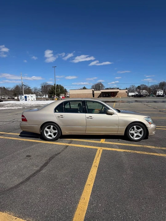 2005 Lexus LS 3rd Gen - Image 5 of 9