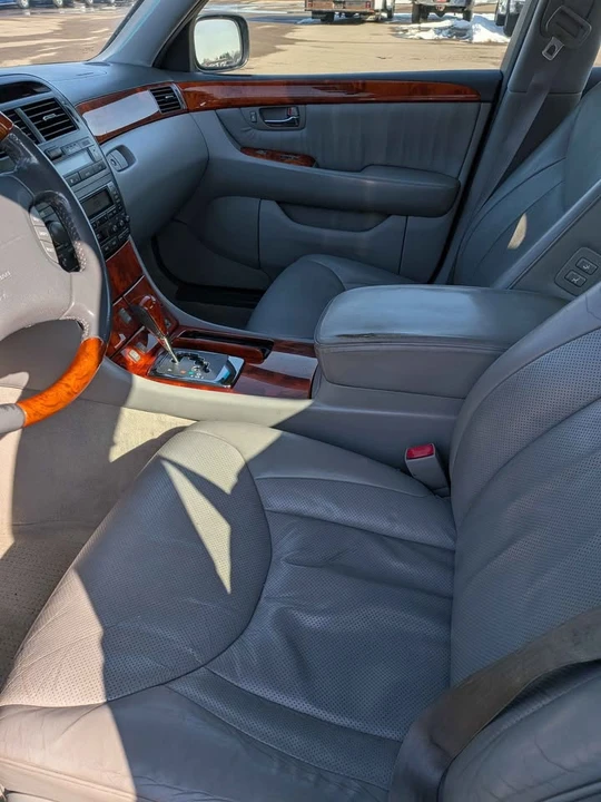 2005 Lexus LS 3rd Gen - Image 11 of 21