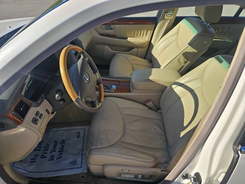 2005 Lexus LS 3rd Gen - Image 9 of 12