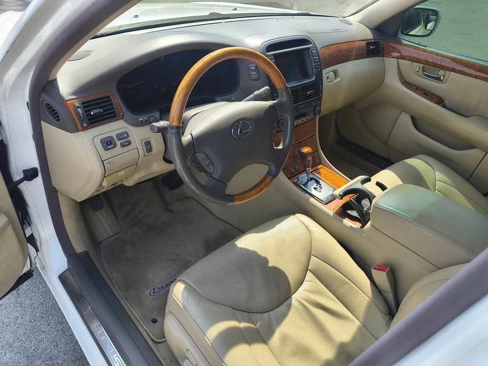 2005 Lexus LS 3rd Gen - Image 4 of 16