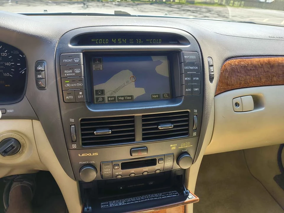 2005 Lexus LS 3rd Gen - Image 10 of 16
