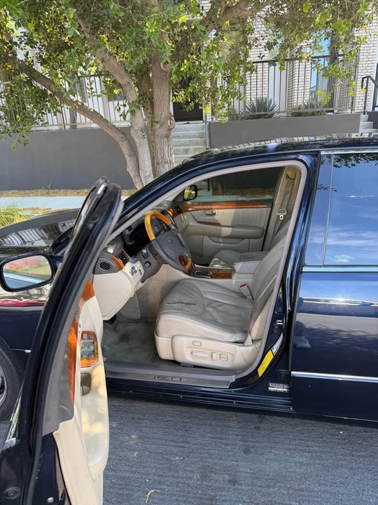 2005 Lexus LS 3rd Gen - Image 5 of 9