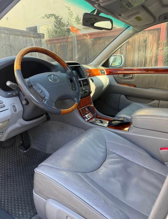 2005 Lexus LS 3rd Gen - Image 10 of 11