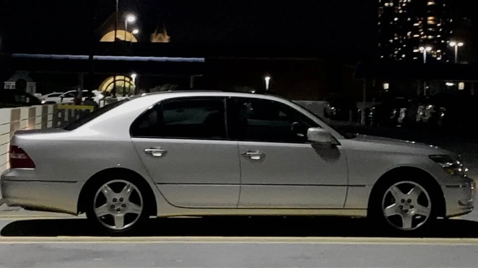 2005 Lexus LS 3rd Gen - Image 4 of 11