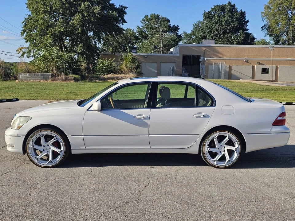 2005 Lexus LS 3rd Gen - Image 5 of 12
