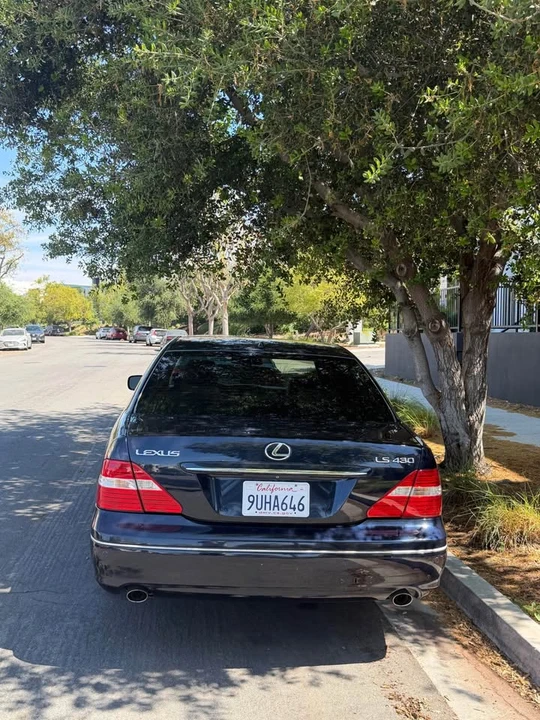 2005 Lexus LS 3rd Gen - Image 2 of 9