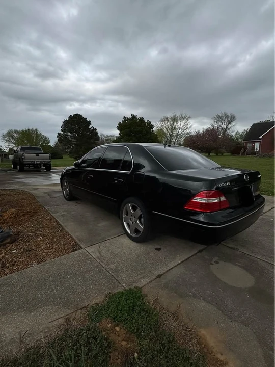 2005 Lexus LS 3rd Gen - Image 3 of 14
