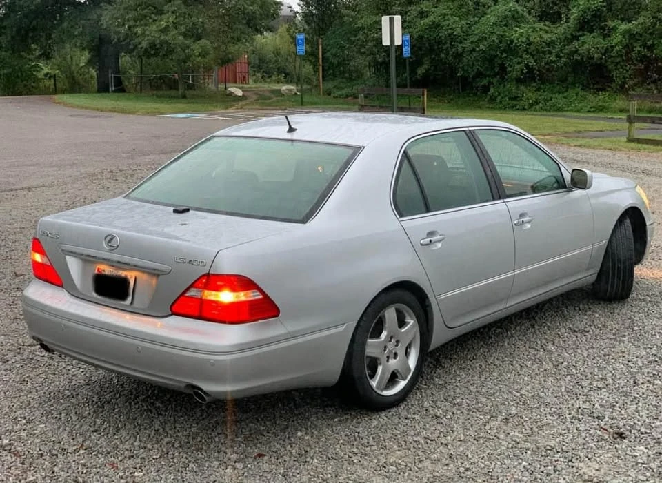 2005 Lexus LS 3rd Gen - Image 3 of 11