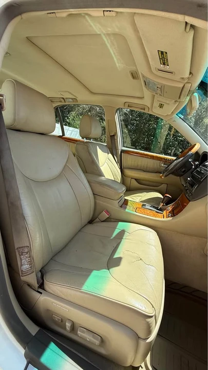 2005 Lexus LS 3rd Gen - Image 6 of 8